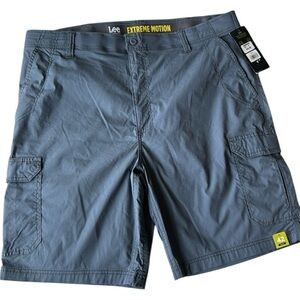 Men’s Lee Performance Series Extreme Motion Cargo shorts - size 42 blue/gray NWT